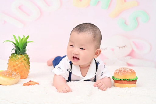 陵水宝宝在妈妈肚子里